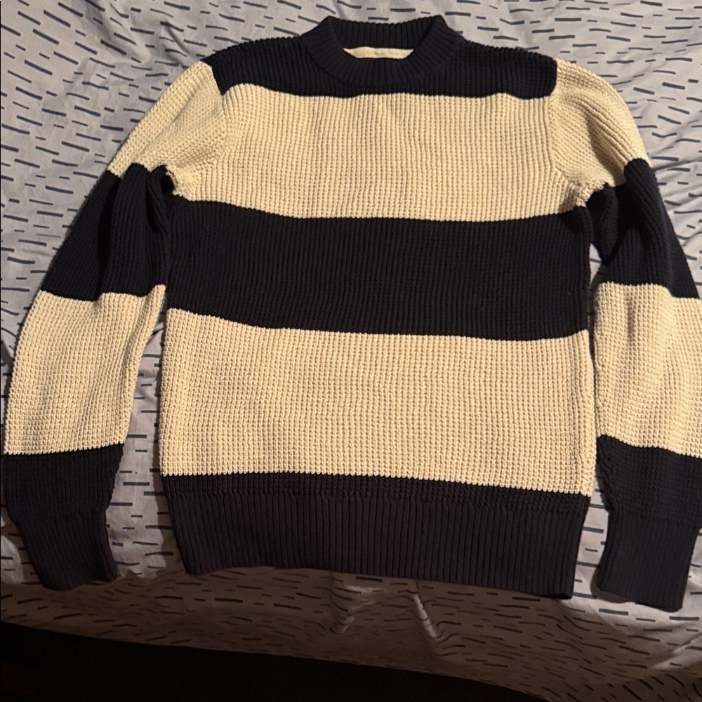 L.L. Bean Men's Crewneck Sweater in Navy Blue and Cream
